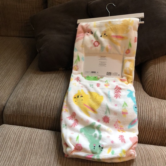 WAY TO CELEBRATE Bright Bunnies Plush Throw - Picture 2 of 9